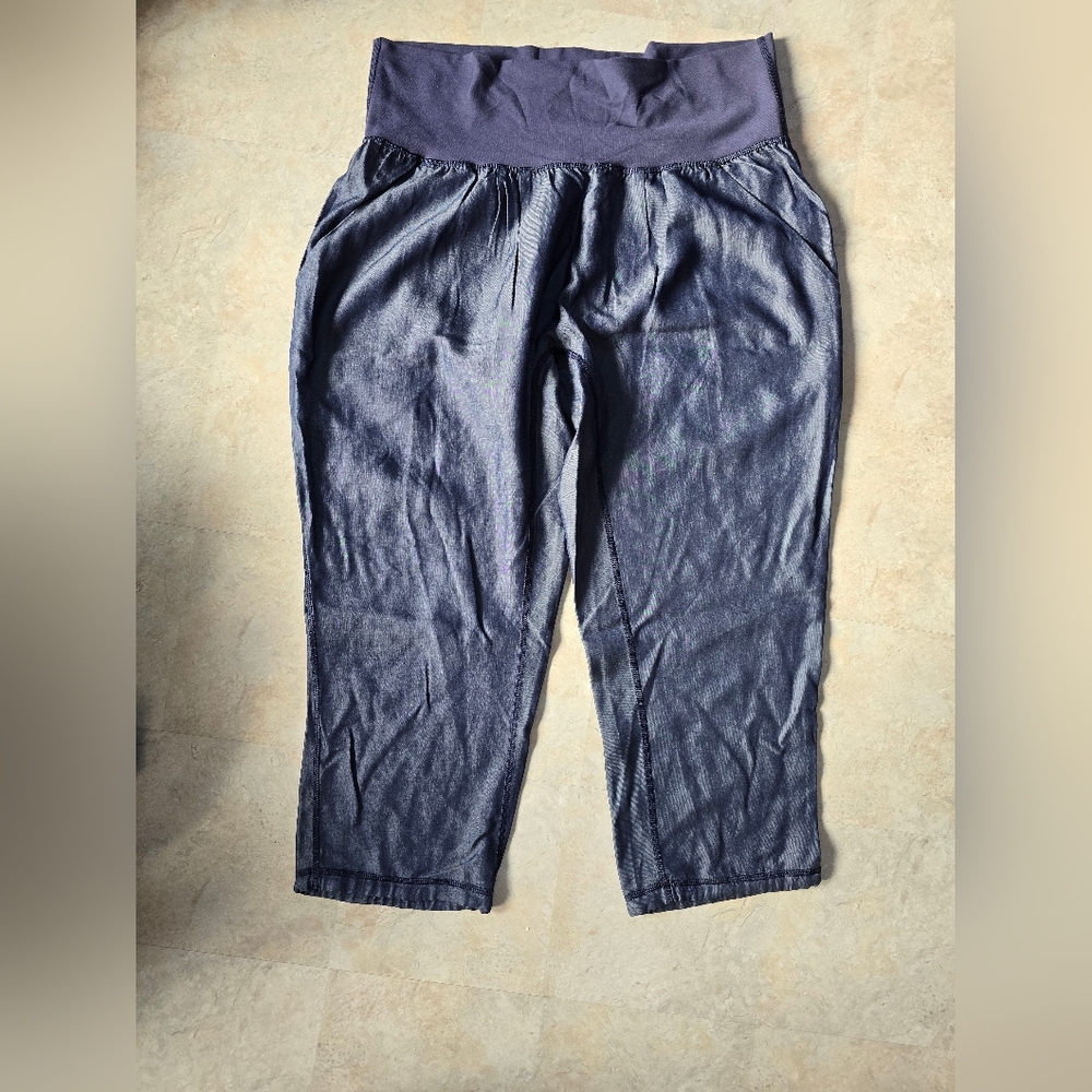 Lululemon athletica Om Ankle Cropped Pants Sz8